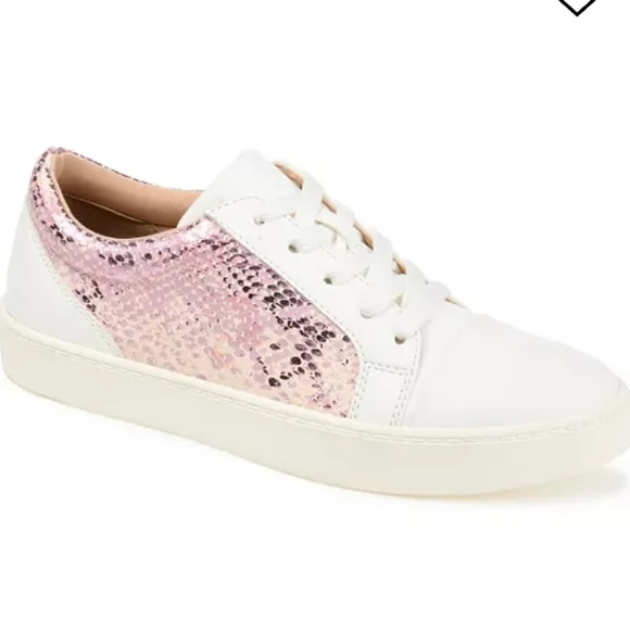 Journee Collection Lynz WIDE Sneakers Pink -9.5W - Picture 1 of 9